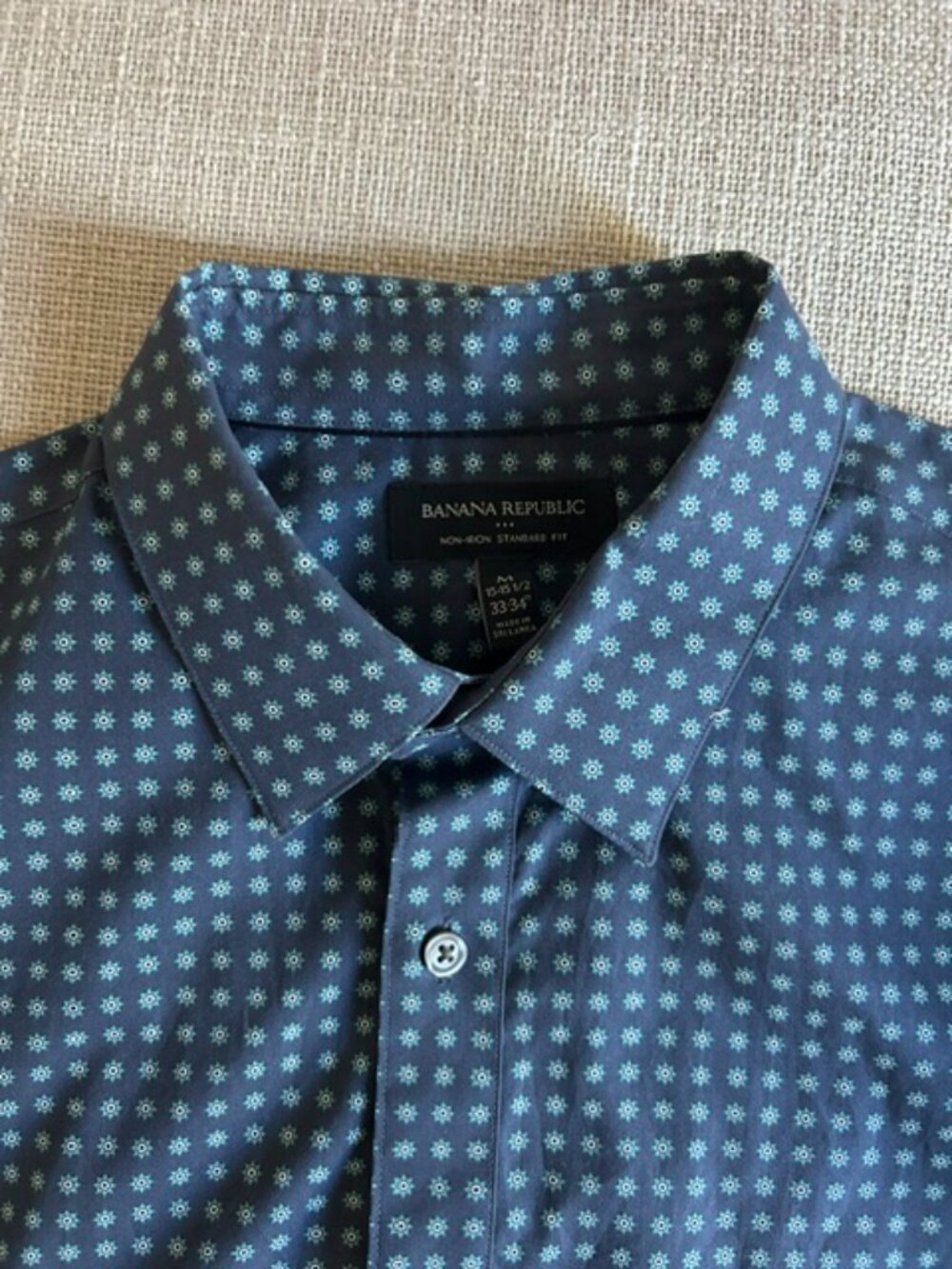 Mens Banana Republic button down shirt  M  15-151/2" 33-34"